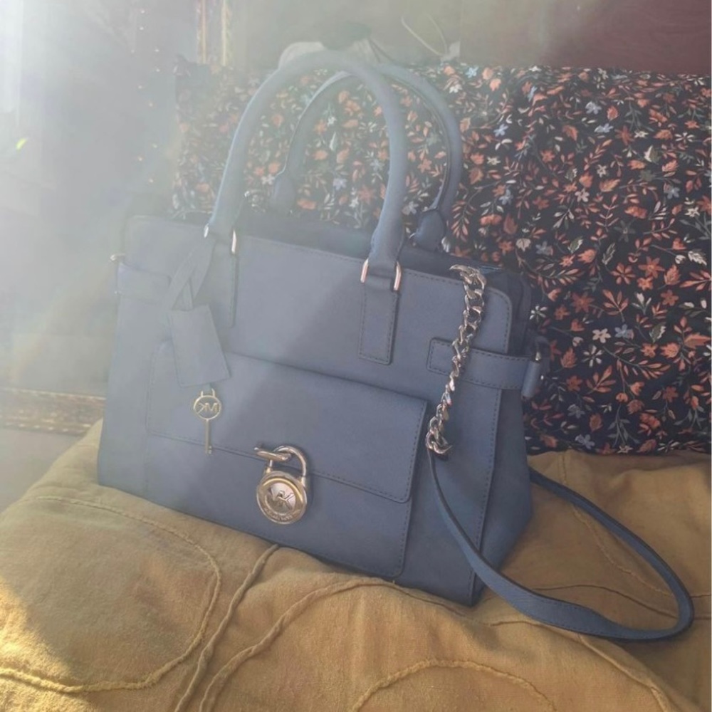 LIKE NEW Michael Kors Shoulder Bag